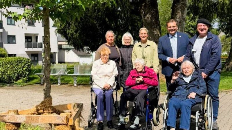 Parc de Châteaubriant in Radevormwald: Diakoniestation stiftet Amberbaum für den Park