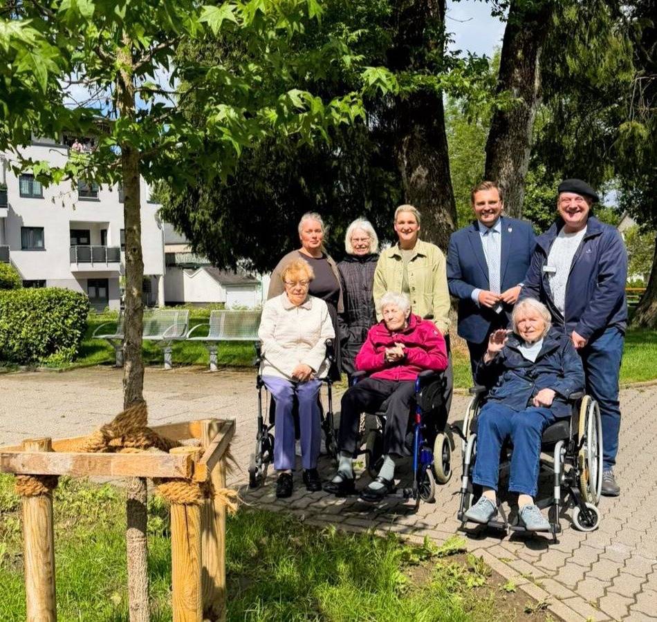 Parc de Châteaubriant in Radevormwald: Diakoniestation stiftet Amberbaum für den Park