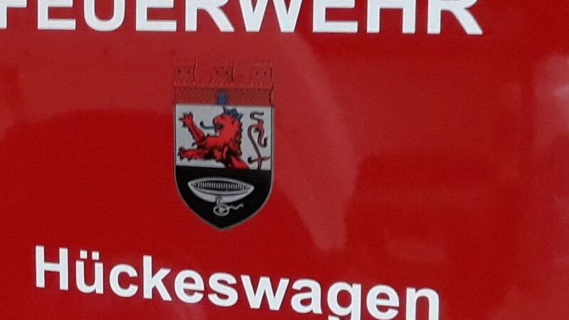 Hückeswagener Feuerwehr im Einsatz: Kiosk bei Brand auf Bever-Campingplatz beschädigt