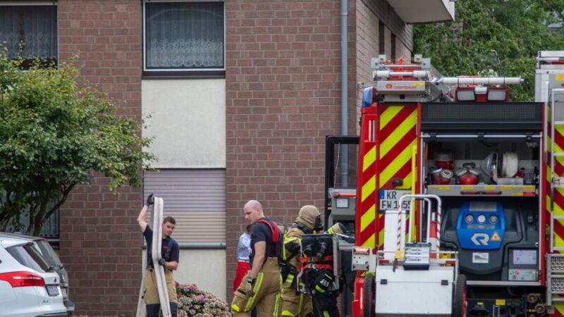 Einsatz am Weeserweg in Krefeld: Essen im Ofen angebrannt – Bewohnerin kann Feuer selbst löschen