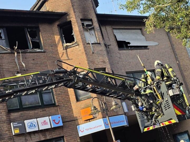 Einsatz in Geldern: Feuerwehr löscht brennende Wohnung in der Innenstadt