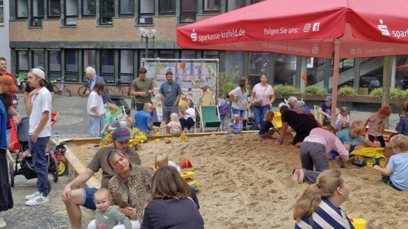 Für Familien in Kempen: Sommerferien-Sandkasten zum Spielen freigegeben