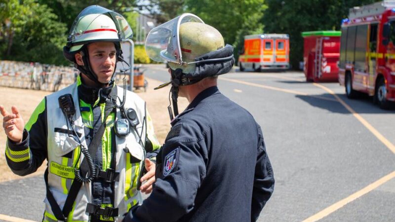 Einsatz im Badezentrum Bockum: Chlorgasaustritt in Technikraum – Betrieb in Krefelder Freibad läuft weiter