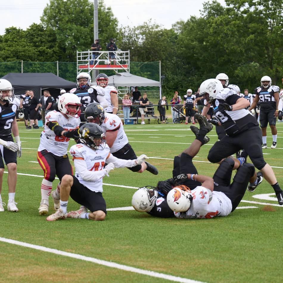 „Perfekte Saison“?: Footballer des Wolfpack haben eine Hand am Meistertitel