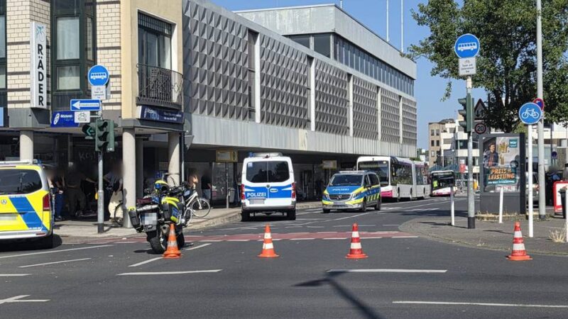 Viel Polizei am Marienplatz: Streit eskaliert – Großeinsatz in der Rheydter Innenstadt