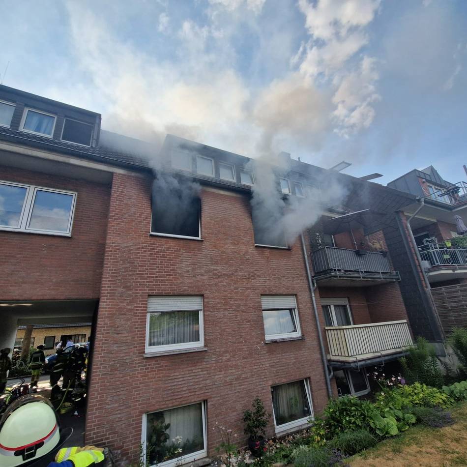 Feuer in Meerbusch: Zwei Menschen bei Wohnungsbrand verletzt