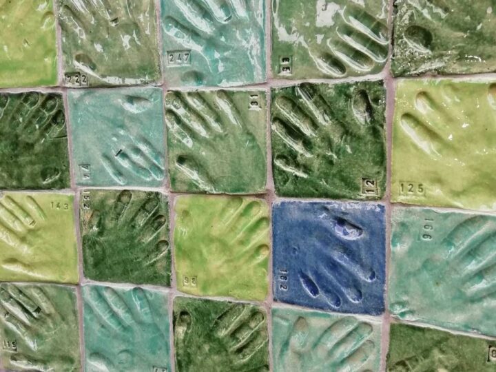 Kunstwerk in Goch: 252 Handabdrücke werden zum Denkmal der Gemeinschaft in Hommersum