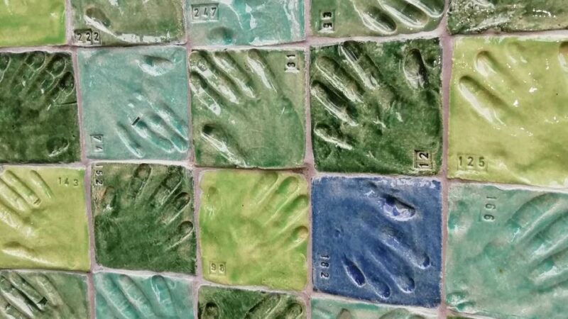 Kunstwerk in Goch: 252 Handabdrücke werden zum Denkmal der Gemeinschaft in Hommersum