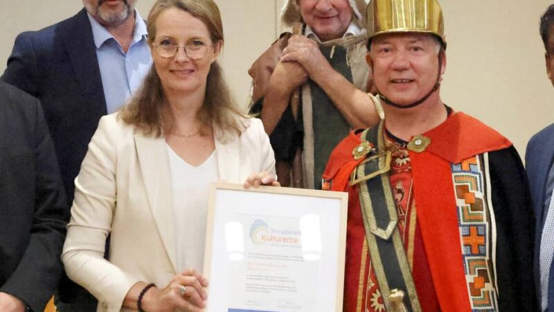 Urkundenübergabe in Schwerin: Rheinische Martinstradition als Kulturerbe in Deutschland anerkannt