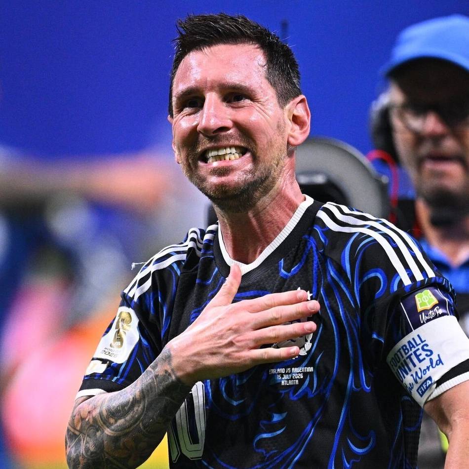 Beklebte Flasche: Skurrile Szene im Video – hier finden Messi und Co. Pickfords Spickzettel