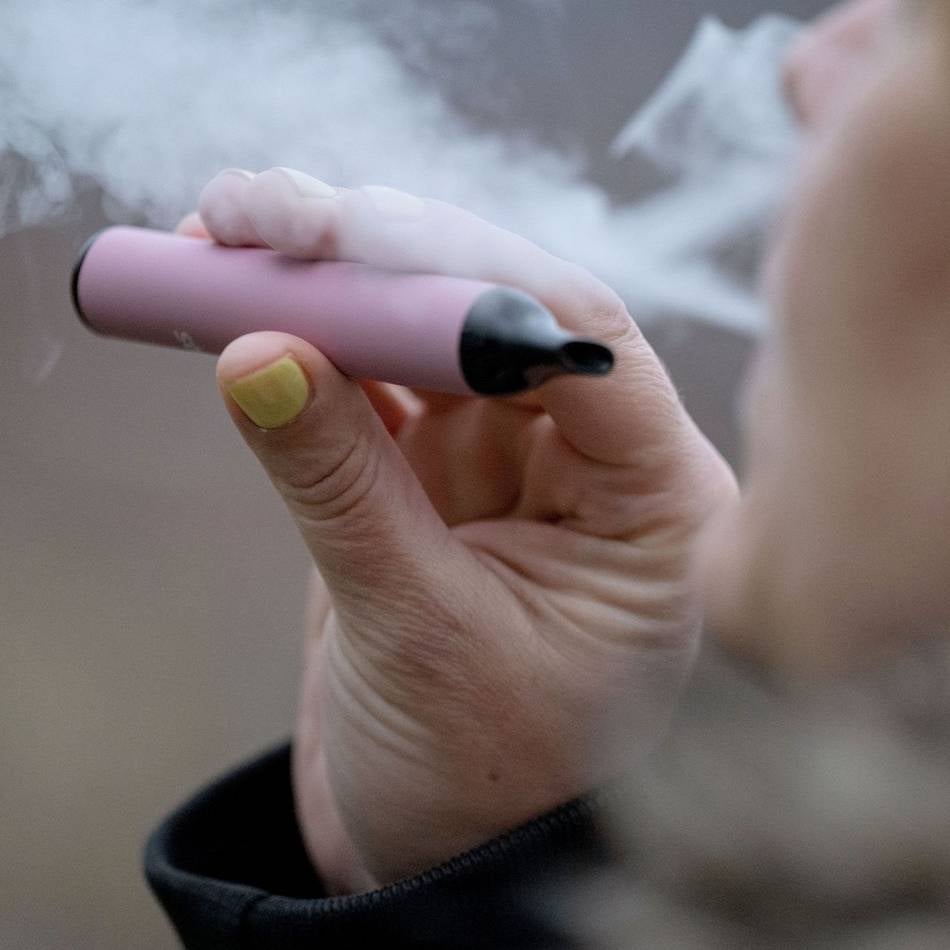 Feuerwehreinsatz in Moers: Falsch entsorgte E-Vapes setzen Müllfahrzeug in Brand