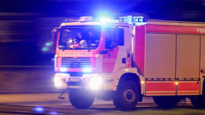 Feuerwehreinsatz in Mönchengladbach: Wohnungsbrand in Mehrfamilienhaus an der Lüpertzender Straße