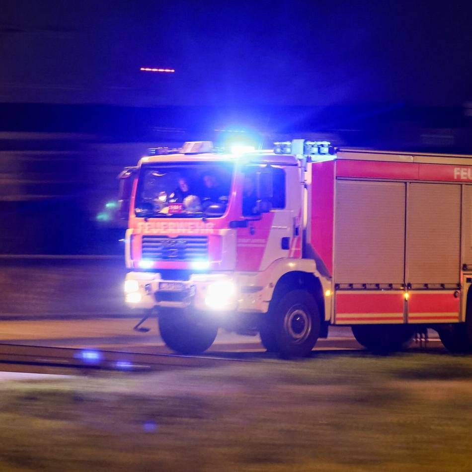 Feuerwehreinsatz in Mönchengladbach: Wohnungsbrand in Mehrfamilienhaus an der Lüpertzender Straße