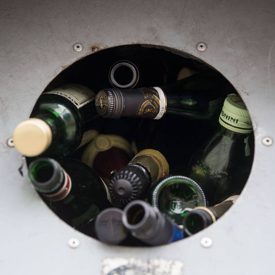 Meldungen aus dem Stadtgebiet: Überfüllte Altglascontainer in Dormagen sorgen für Frust