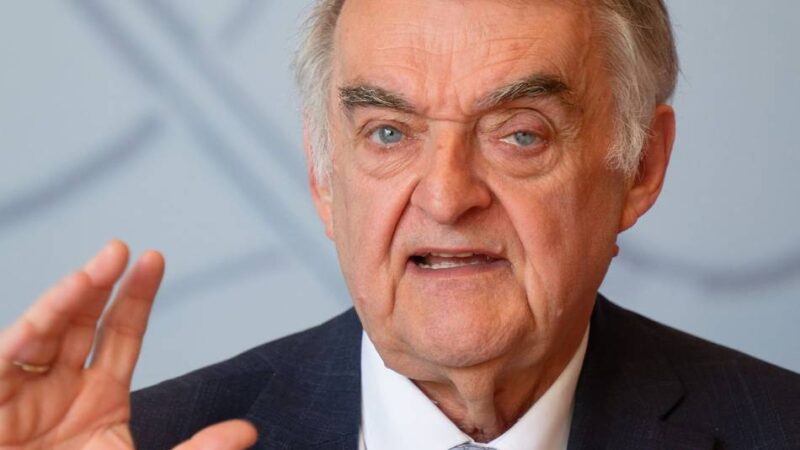 Landesgartenschau Neuss: Innenminister Reul spricht an der Lichtkirche