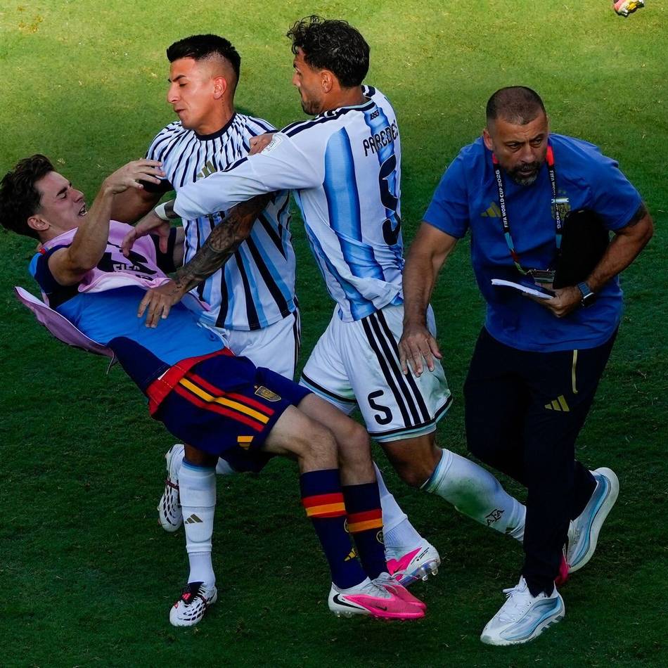 „Etwas durchgeknallt“: Argentiniens Paredes rastet nach Finalniederlage aus