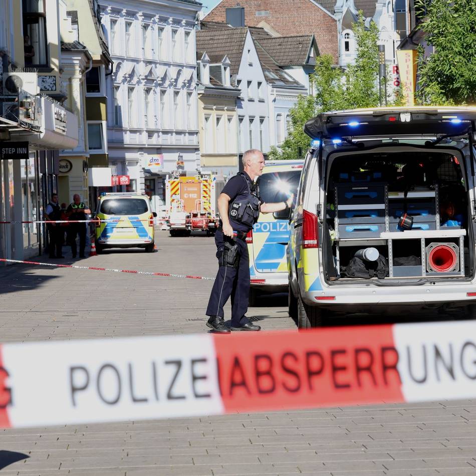 Polizei vor Ort: Mann durch Schüsse in Solingen verletzt