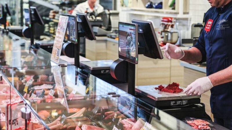 Hitzewelle in Dormagen: Der coolste Job der Stadt – Metzger Eddy arbeitet bei 7 Grad
