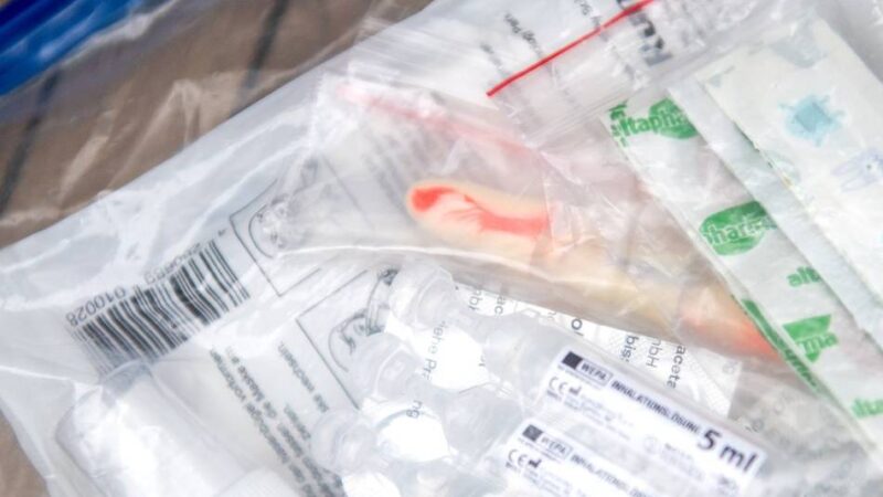 Apotheker aus Mönchengladbach: Vom Schmerzmittel bis zum Sonnenschutz –  Experte gibt Tipps für die Reiseapotheke