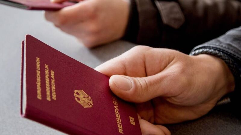 Mit Fake-Ausweis ins Bürgerbüro: Stadt Grevenbroich entlarvt Betrüger – „In letzter Zeit häuft es sich“