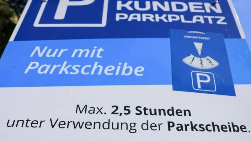 Dormagener Vebraucherzentrale mit Tipps: Bußgeld fürs Wenden – so können Sie sich gegen Parkplatz-Abzocke wehren