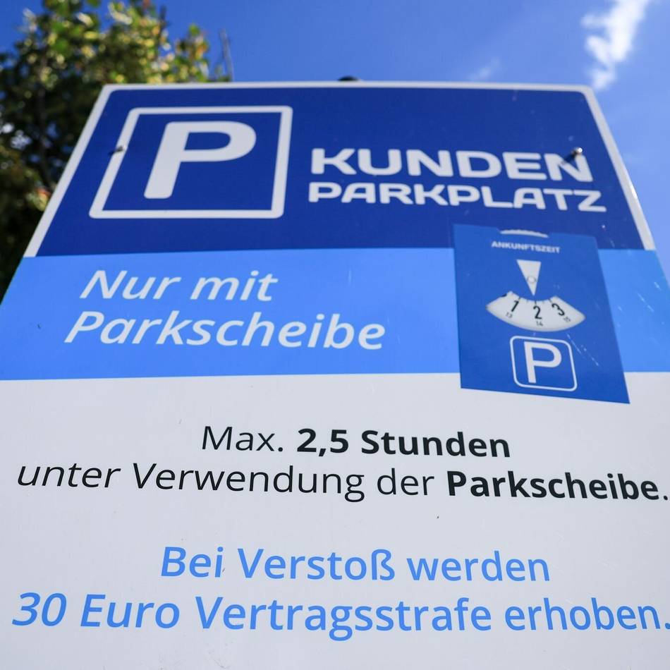 Dormagener Vebraucherzentrale mit Tipps: Bußgeld fürs Wenden – so können Sie sich gegen Parkplatz-Abzocke wehren