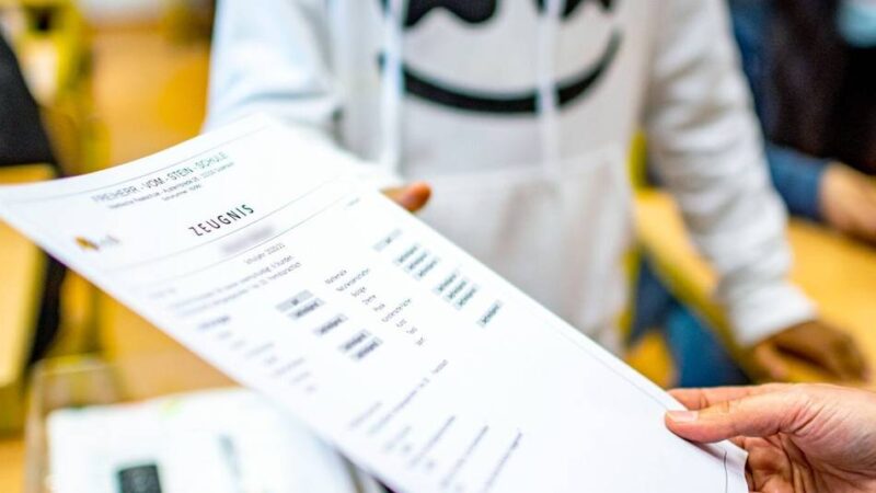 Zeugnistelefon für Meerbusch: Hier gibt es Hilfe bei Sorgen und Fragen zum Zeugnis