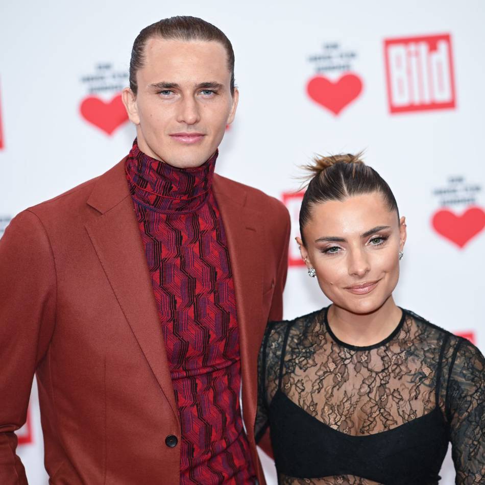 Urlaub auf Ibiza: Zverev und Thomalla ganz privat – doch Dackel Buba stiehlt ihnen die Show