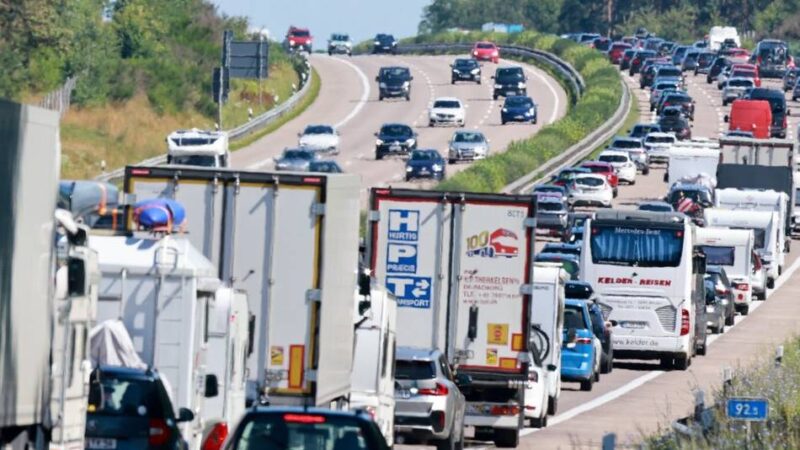 ADAC gibt Tipps für Urlauber: So umgehen Sie den Ferienstau in NRW