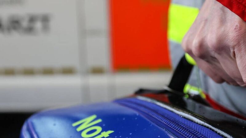 Mehrfamilienhaus in Dormagen: Dachstuhl brennt – fünf Verletzte, einer in Spezialklinik