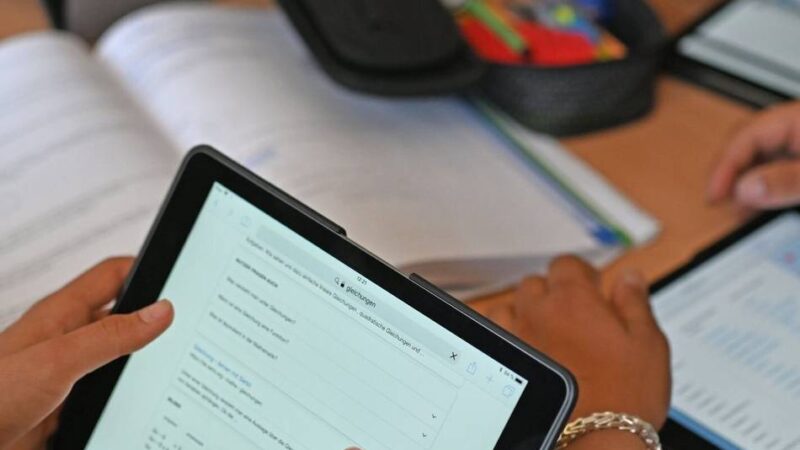 Digitalisierung der Schulen: Erkelenz kritisiert „Armutszeugnis der Politik“