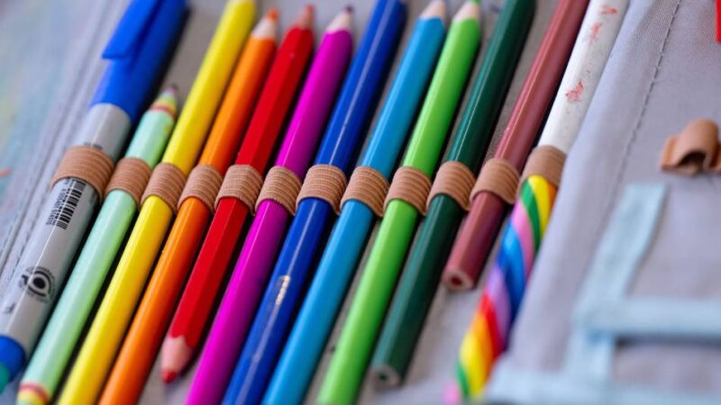 Familien mit geringem Einkommen in Leverkusen: Finanzielle Hilfe für Schulsachen und Mittagessen