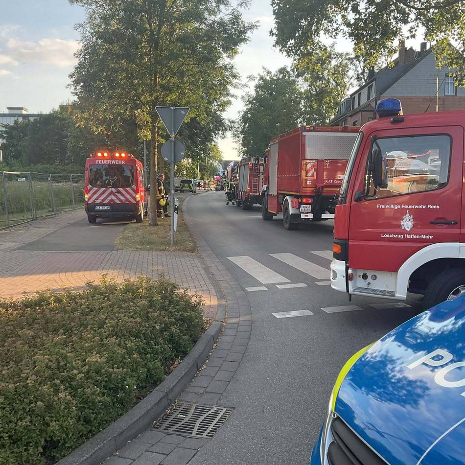 Drei Löschzüge an der Florastraße: Brennendes Fett sorgt für Einsatz der Feuerwehr