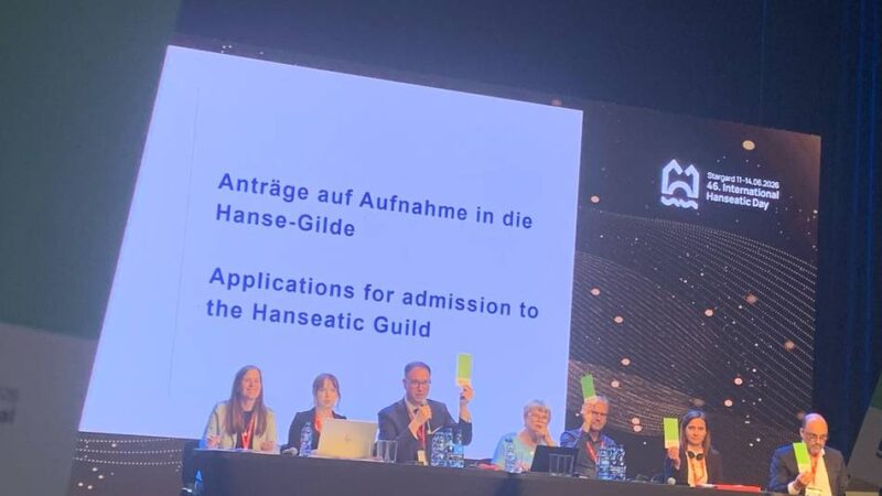 Ehrung für zwei Emmericher : Johannes Diks und Janik Houben in die Hansegilde aufgenommen