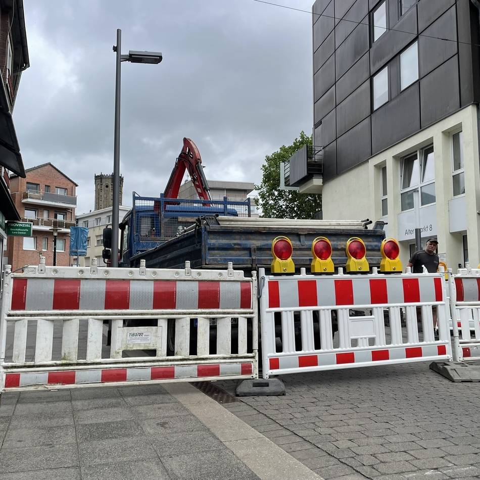 Bodenfund in Emmerich: Historische Stadtmauer unter der Steinstraße entdeckt