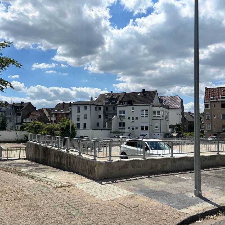 Nach Parkhausabriss: 60 neue Parkplätze in der Moerser Innenstadt – Übergangslösung an der Kautzstraße