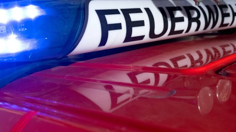 Unfall in Rheinberg: Motorbrand nach Auffahrunfall an der A57