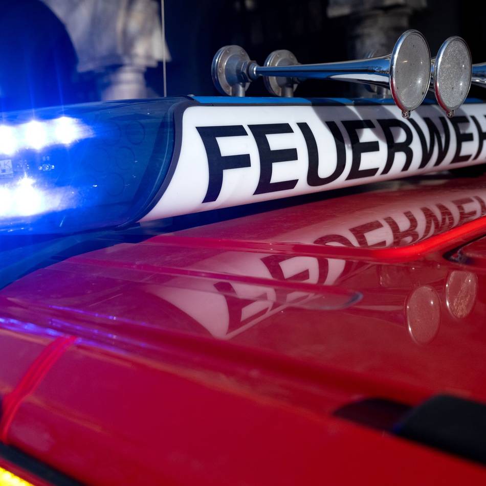 Unfall in Rheinberg: Motorbrand nach Auffahrunfall an der A57