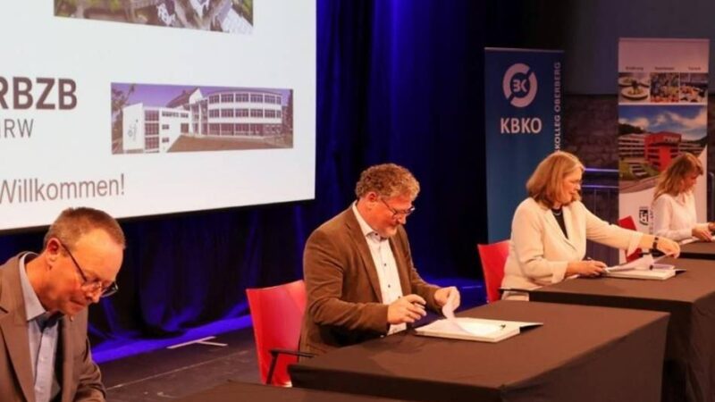 Berufliche Bildung im Bergischen Land: Berufskollegs bauen Zusammenarbeit in der Region aus