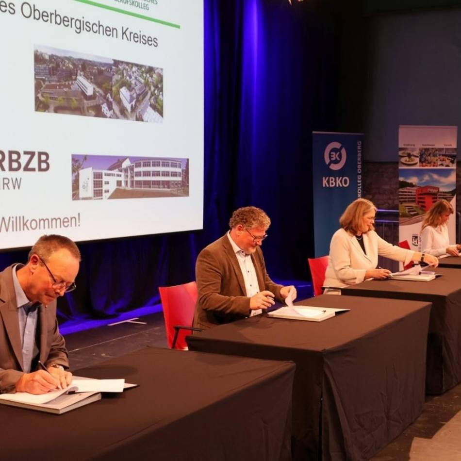 Berufliche Bildung im Bergischen Land: Berufskollegs bauen Zusammenarbeit in der Region aus