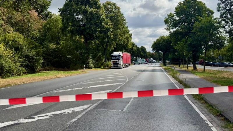 A3 bei Hünxe: Beißender Geruch aus Gefahrgut-Lkw – Feuerwehr im Einsatz