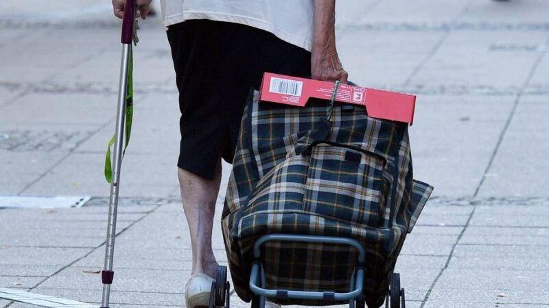 Altersarmut bei Frauen: Experte zeigt in Jüchen, wie Frauen Rentenlücken schließen können