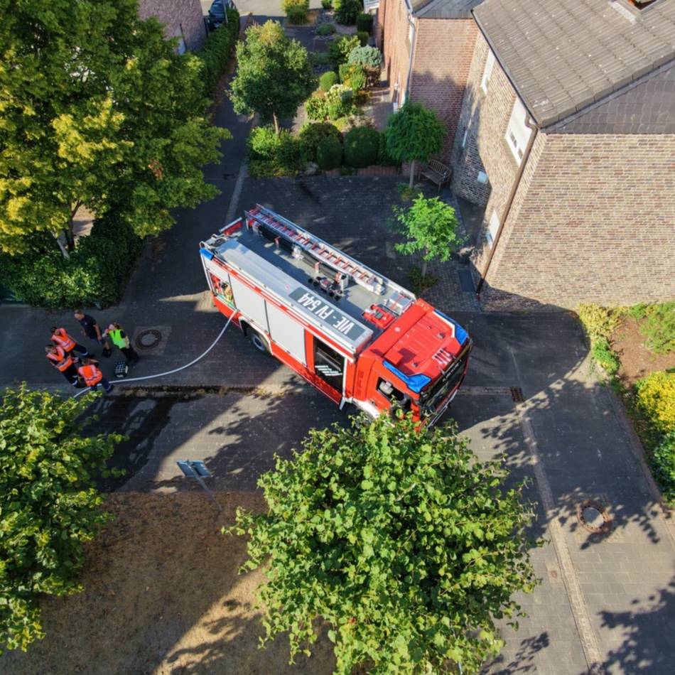 Trockenheit in Viersen: Feuerwehrleute gießen Bäume – freiwillig und in ihrer Freizeit