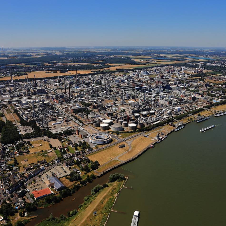 Wirtschaft in Dormagen : Niedrigwasser des Rheins belastet auch den Chempark