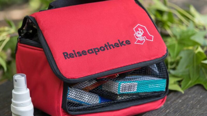 Reiseapotheke im Oberbergischen Kreis: Hitze, Sonne, Insekten – warum die Reiseapotheke im Sommer wichtiger wird