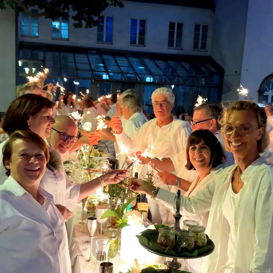 Party in Weiß: Neusser Dîner en blanc lockt mit Sonne und Geheimort