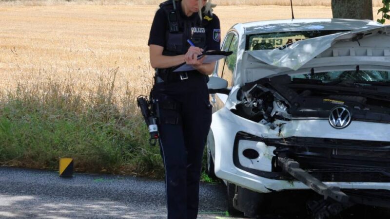 Unfall an der Jülicher Straße: Beifahrerin schwer verletzt – Rettungshubschrauber in Elsen im Einsatz