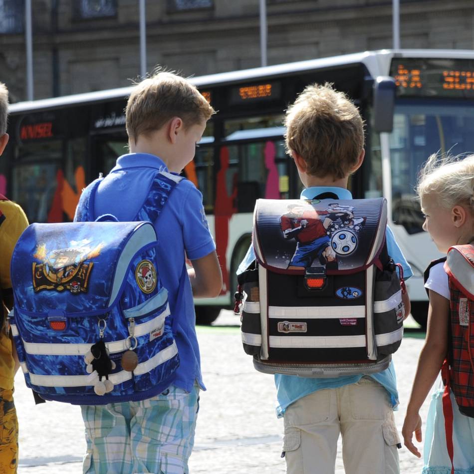 Ab dem zweiten Kind wird’s noch günstiger: Dormagener Schüler fahren weiter mit Deutschlandticket für 14 Euro