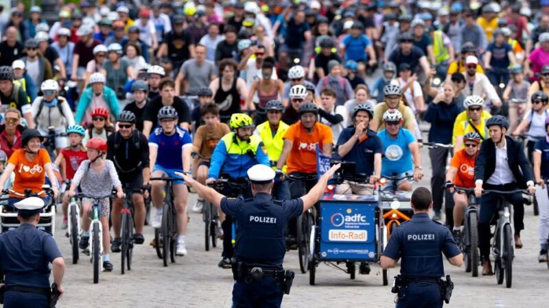 Fahrradtour am Samstag: ADFC radelt zur Sternfahrt nach Duisburg