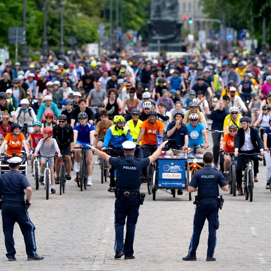 Fahrradtour am Samstag: ADFC radelt zur Sternfahrt nach Duisburg